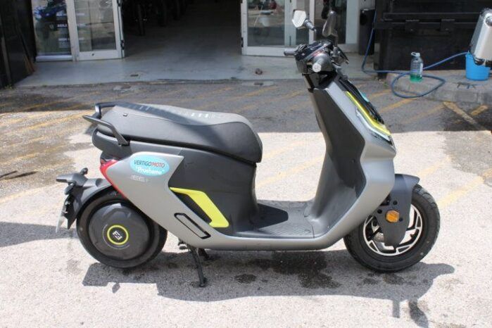 
								ZEEHO AE6 + 2 BATERIAS full									