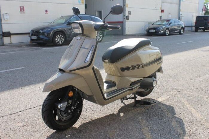 
								LAMBRETTA X300 full									