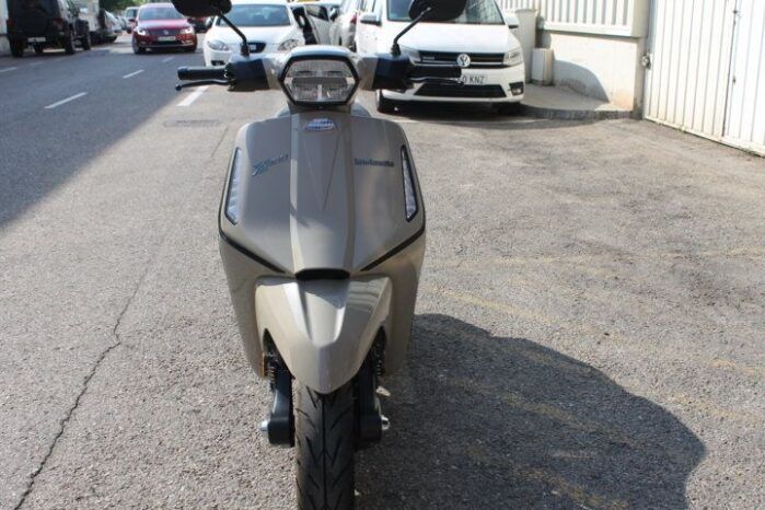 
								LAMBRETTA X300 full									