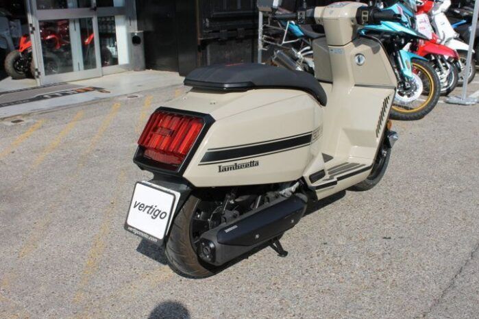 
								LAMBRETTA X300 full									
