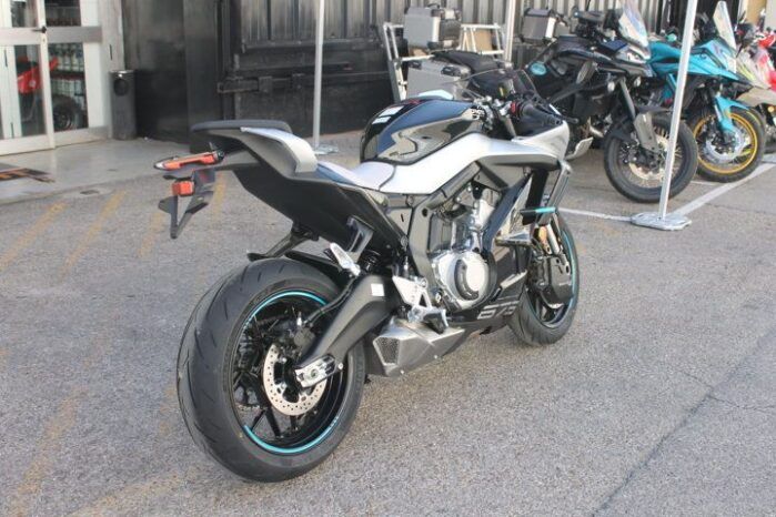 
								CFMOTO 675 SR-R full									