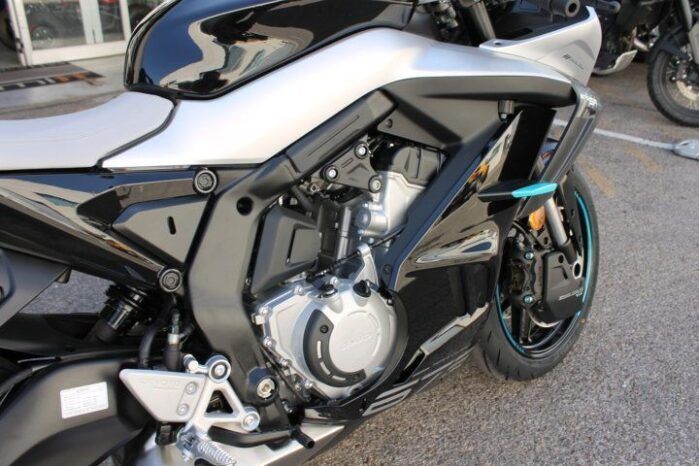 
								CFMOTO 675 SR-R full									