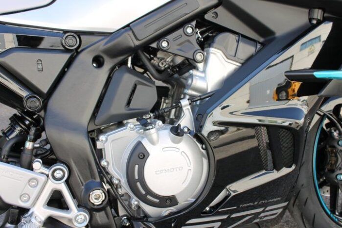 
								CFMOTO 675 SR-R full									