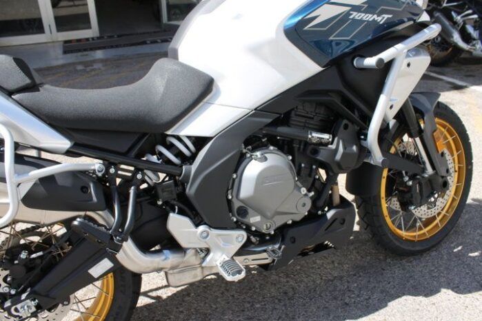
								CFMOTO 700 MT full									