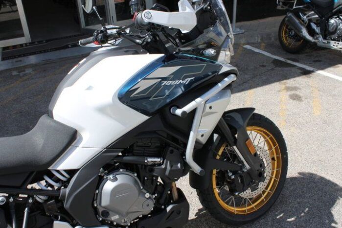 
								CFMOTO 700 MT full									
