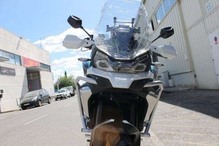 
								CFMOTO 700 MT full									