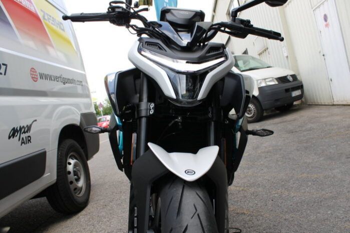 
								CFMOTO 675 NK 2026 full									