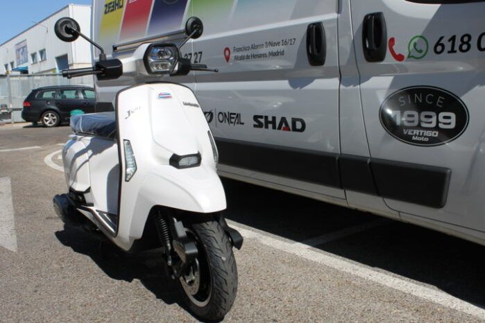 
								LAMBRETTA J 125 full									