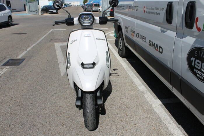 
								LAMBRETTA J 125 full									