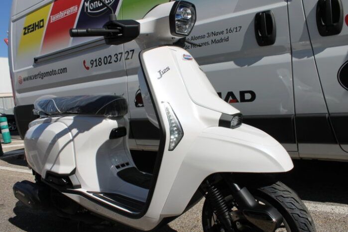 
								LAMBRETTA J 125 full									