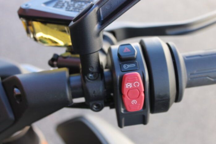 
								CFMOTO 800 NK ADVANCED full									