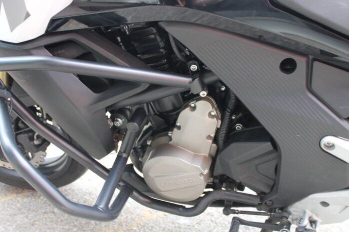 
								CFMOTO 650 MT full									