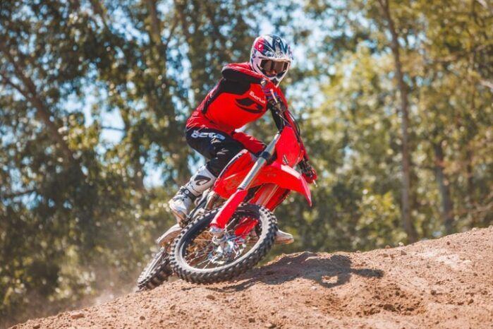 
								BETA RX 250F 4T CROSS 27 full									