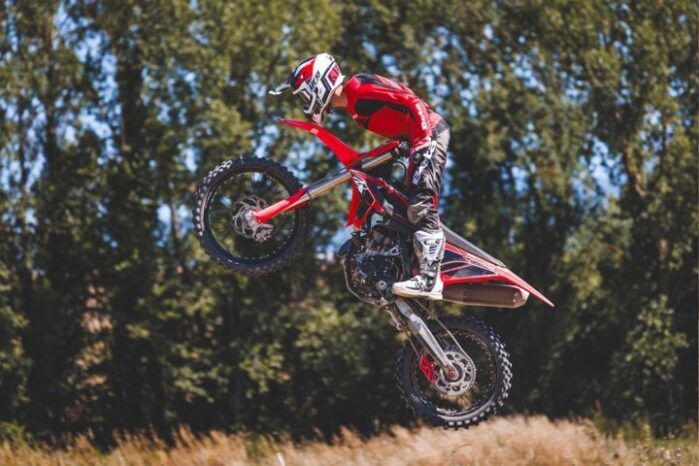 
								BETA RX 250F 4T CROSS 27 full									